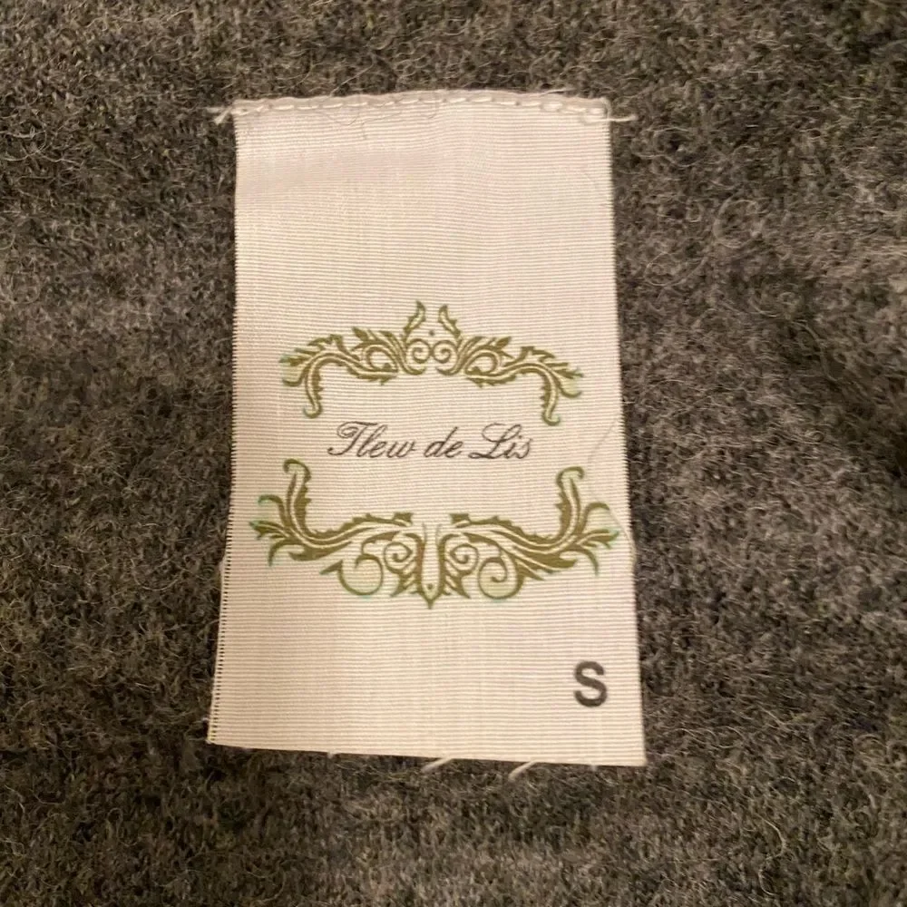 Fleur  de Lis Wrap Swester Vest -S gray /gray embroidered, wool blend